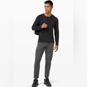 Lululemon Men’s Sweat Wicking Textured Graphite Grey Bowline Pant Joggers